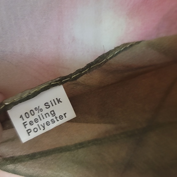 Ultra sheer, soft silk-like polyester scarf with lotus pattern - Picture 4 of 4